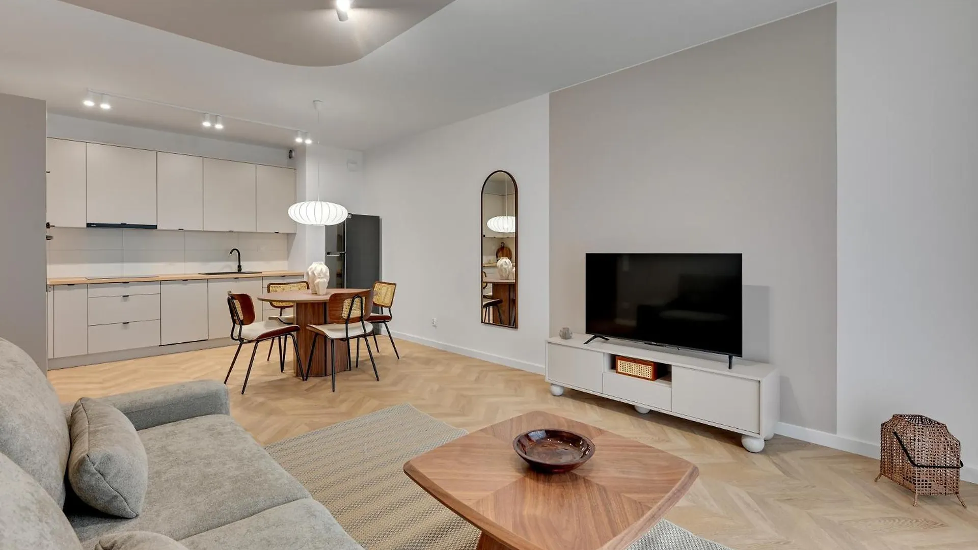 Zurawie - Food Hall, Parking & Stocznia By Downtown Apartments Gdansk Poland